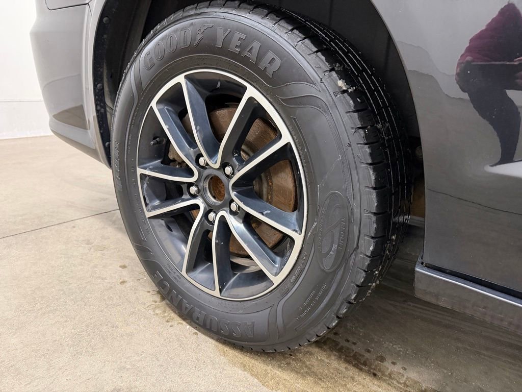 Used 2016 Dodge Grand Caravan SE image 10