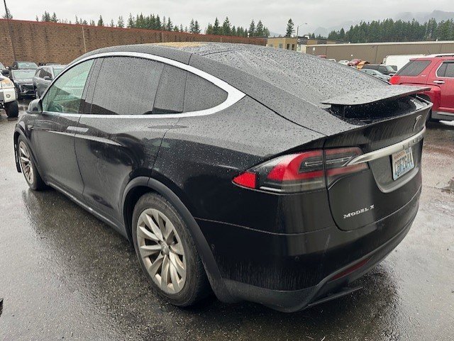 Used 2016 Tesla Model X 75D image 3