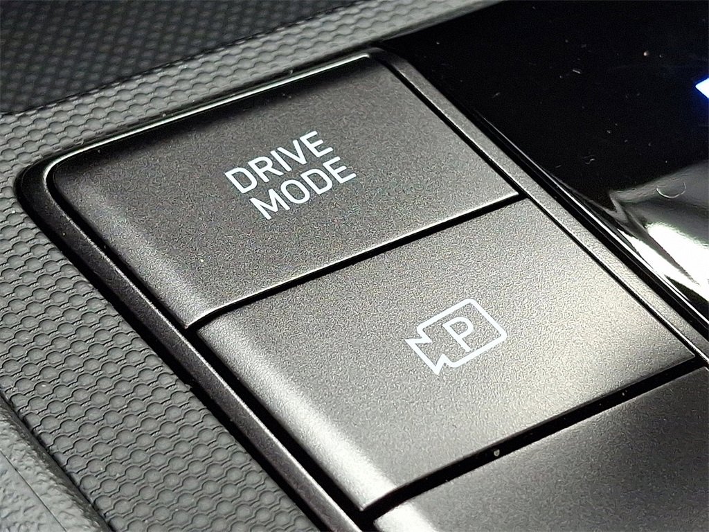 Used 2025 Hyundai Elantra Sport image 25