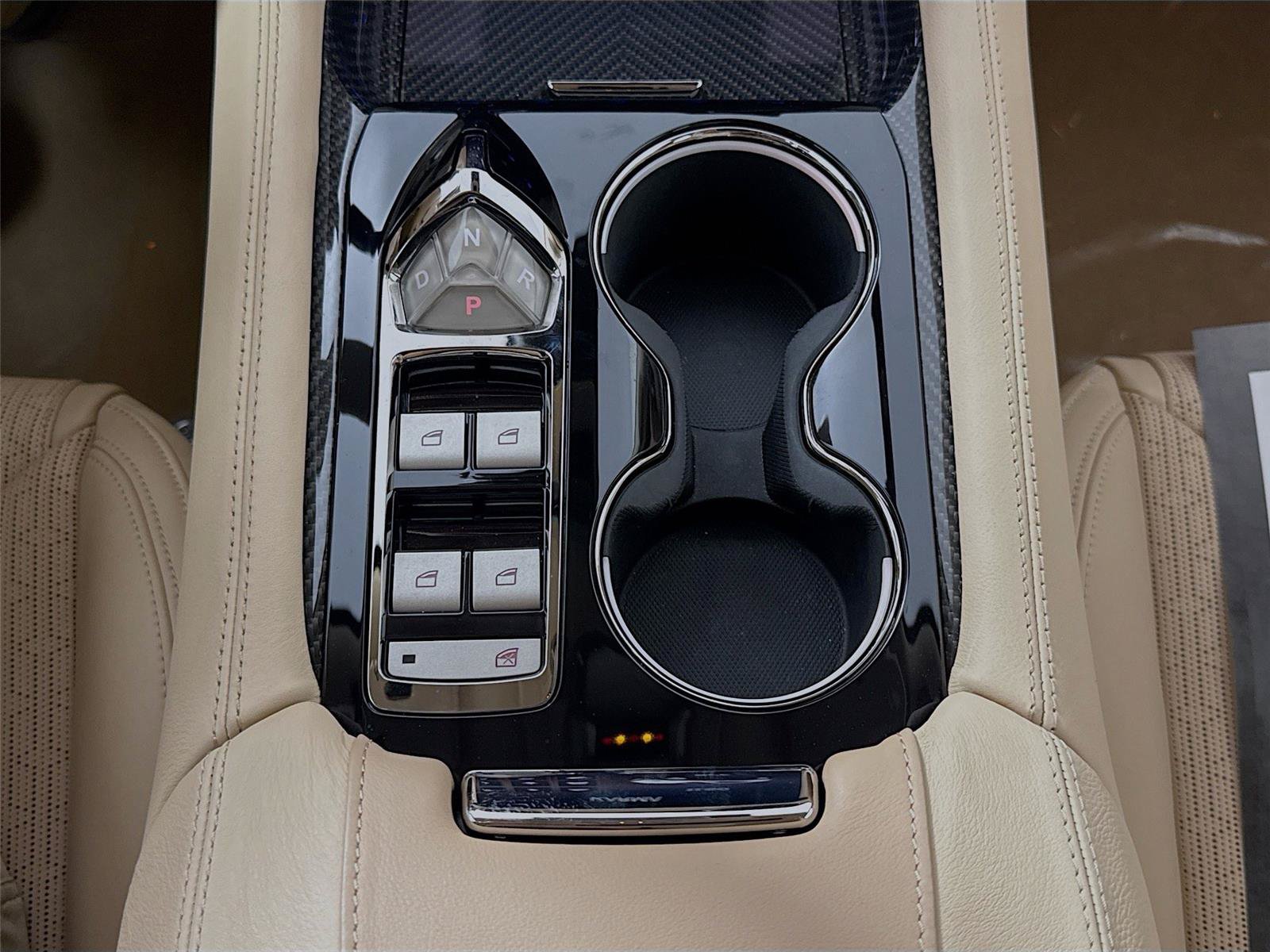New 2025 Karma Revero Luxury RWD image 8