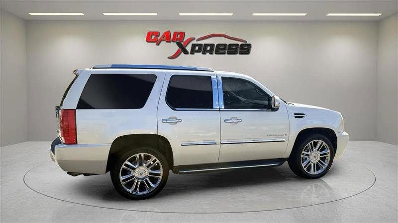 Used 2009 Cadillac Escalade AWD image 7