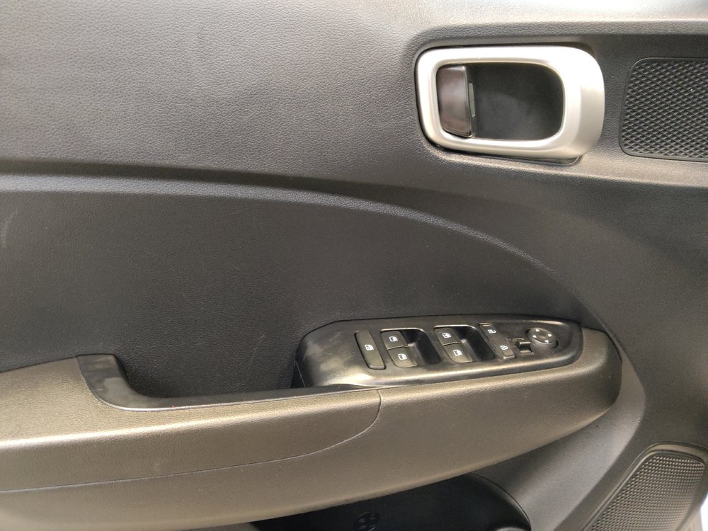 Used 2021 Hyundai Venue SE FWD image 27