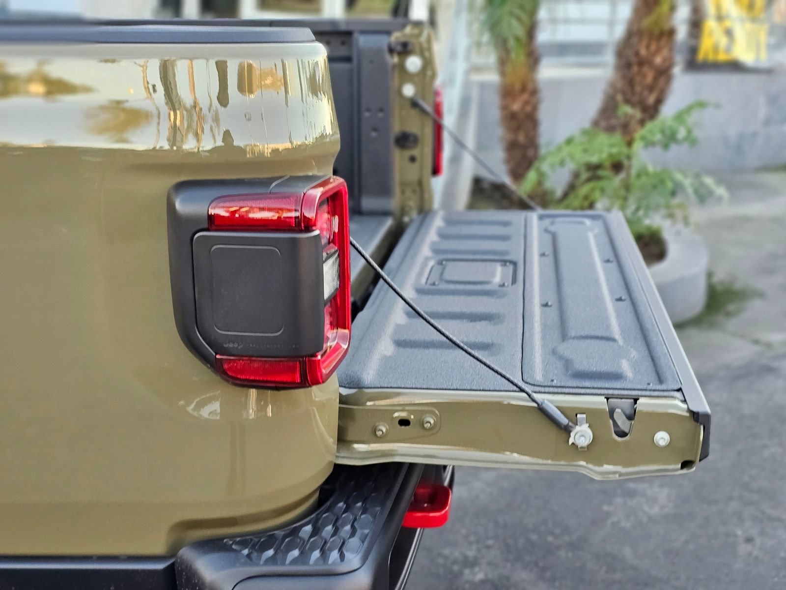 New 2026 Jeep Gladiator Rubicon w/ Steel Power Dome Hood Package AWD/4WD image 8