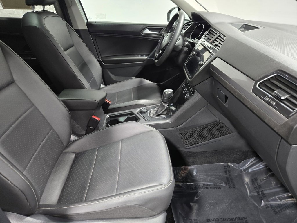 Used 2020 Volkswagen Tiguan SE w/ Panoramic Sunroof Package image 52