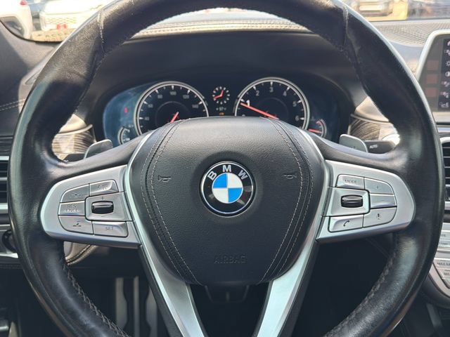 Used 2019 BMW 750i w/ Executive Package RWD image 25