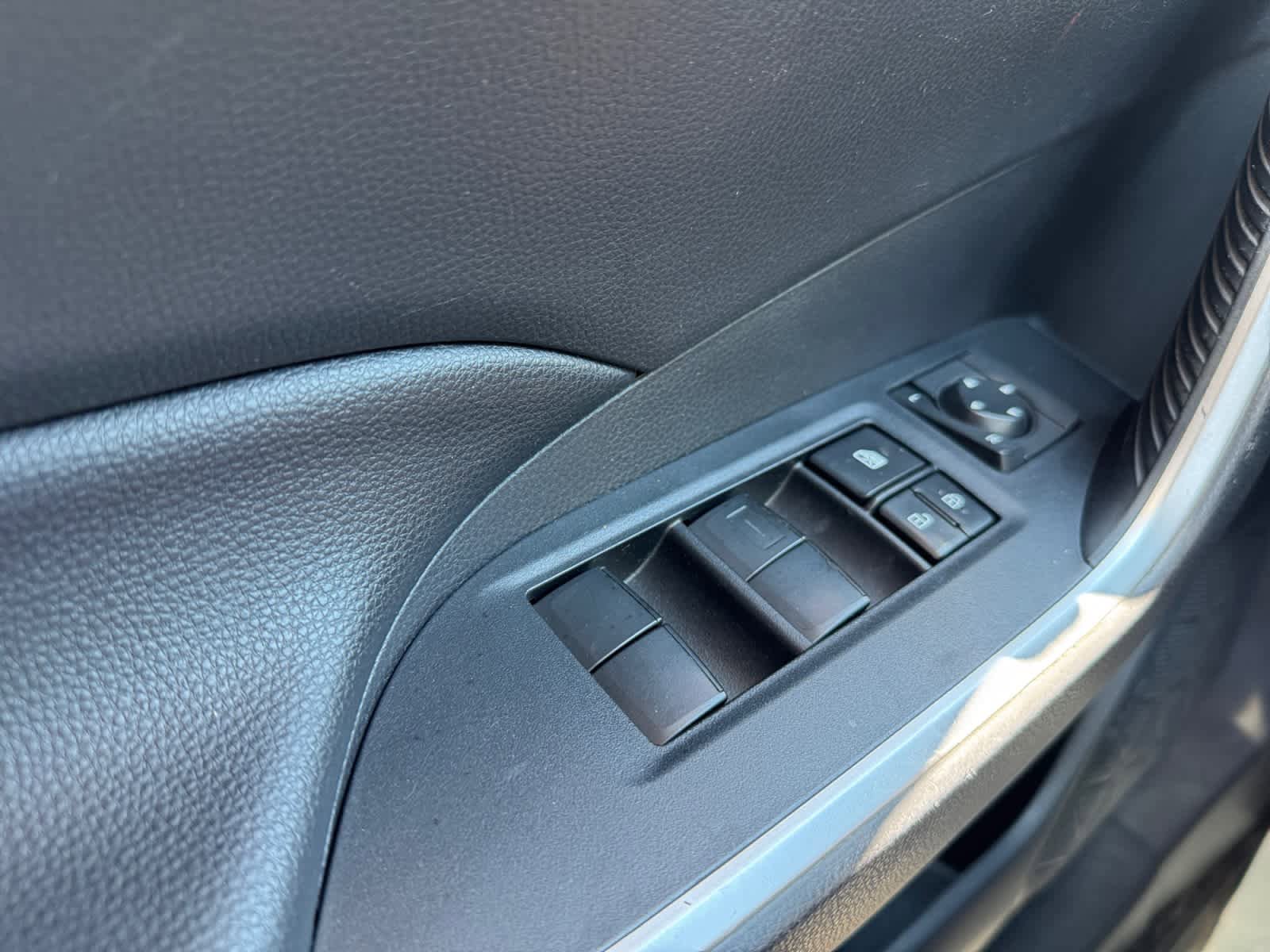 Used 2019 Toyota RAV4 XLE FWD image 16