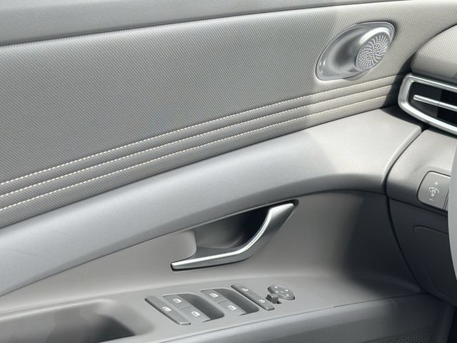 New 2026 Hyundai Elantra SEL Sport Premium FWD image 17