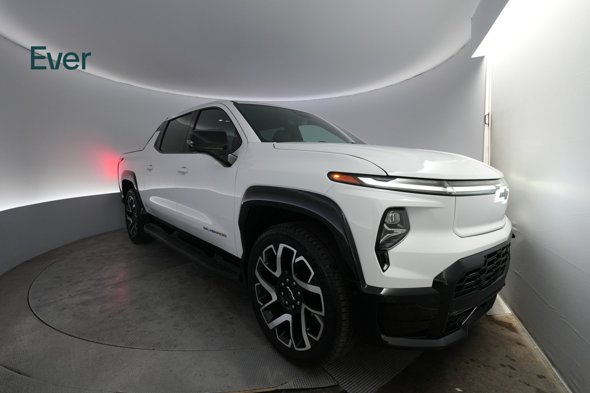 Used 2024 Chevrolet Silverado EV RST AWD/4WD image 2