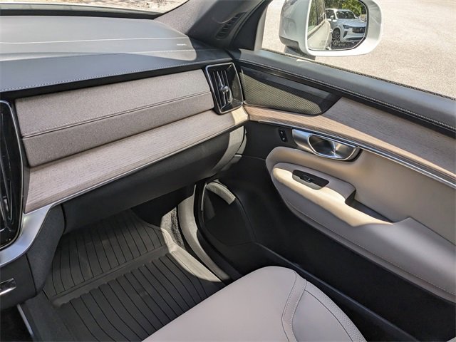 New 2025 Volvo XC90 B6 Plus w/ Protection Package Premier image 18