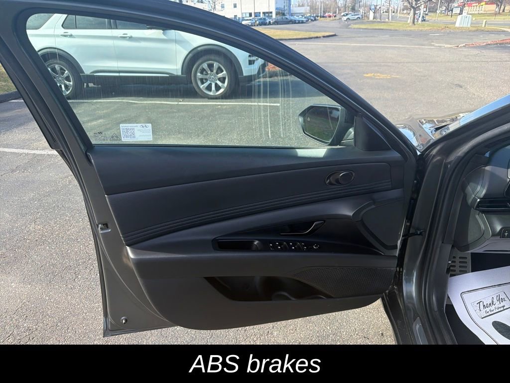 Certified 2025 Hyundai Elantra SEL image 11