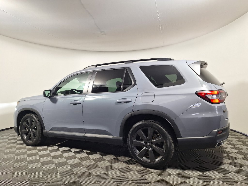 Used 2024 Honda Pilot Sport image 7