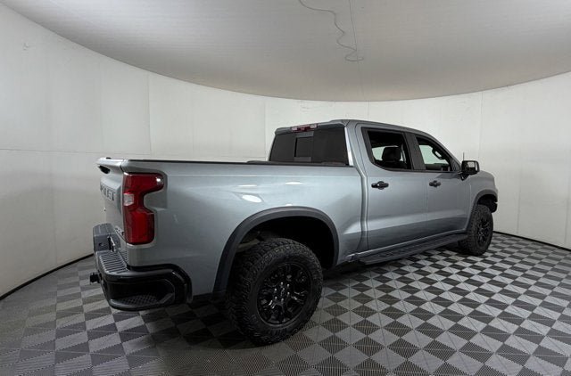 Used 2023 Chevrolet Silverado 1500 ZR2 w/ Technology Package AWD/4WD image 4