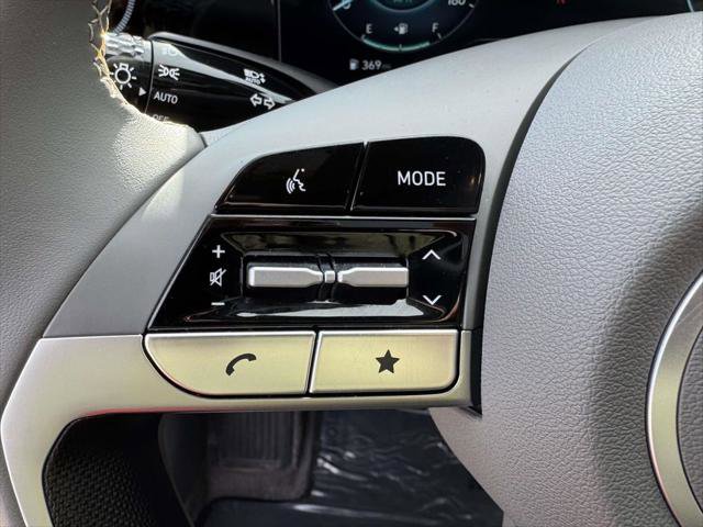 Certified 2025 Hyundai Elantra SEL image 21