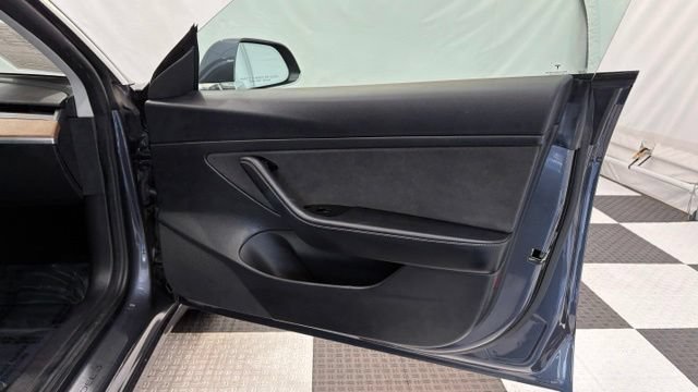 Used 2020 Tesla Model 3 Standard Range Plus RWD image 21