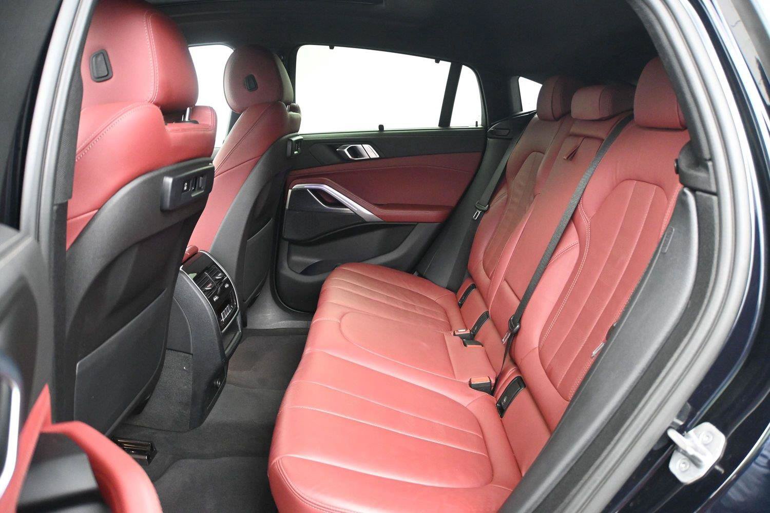 Used 2022 BMW X6 xDrive40i w/ Executive Package AWD/4WD image 9