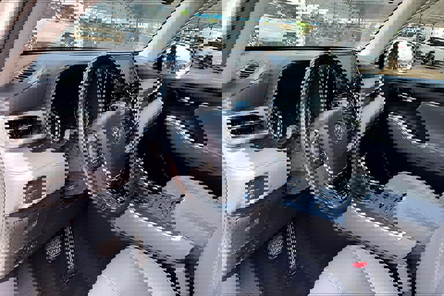 Used 2020 Toyota Highlander XLE AWD/4WD image 17