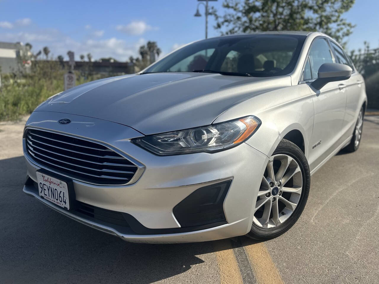 Used 2019 Ford Fusion SE image 1