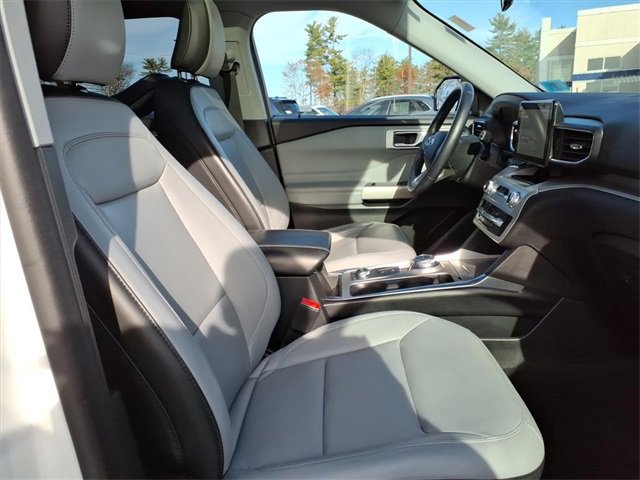 Used 2021 Ford Explorer XLT w/ Equipment Group 202A image 6