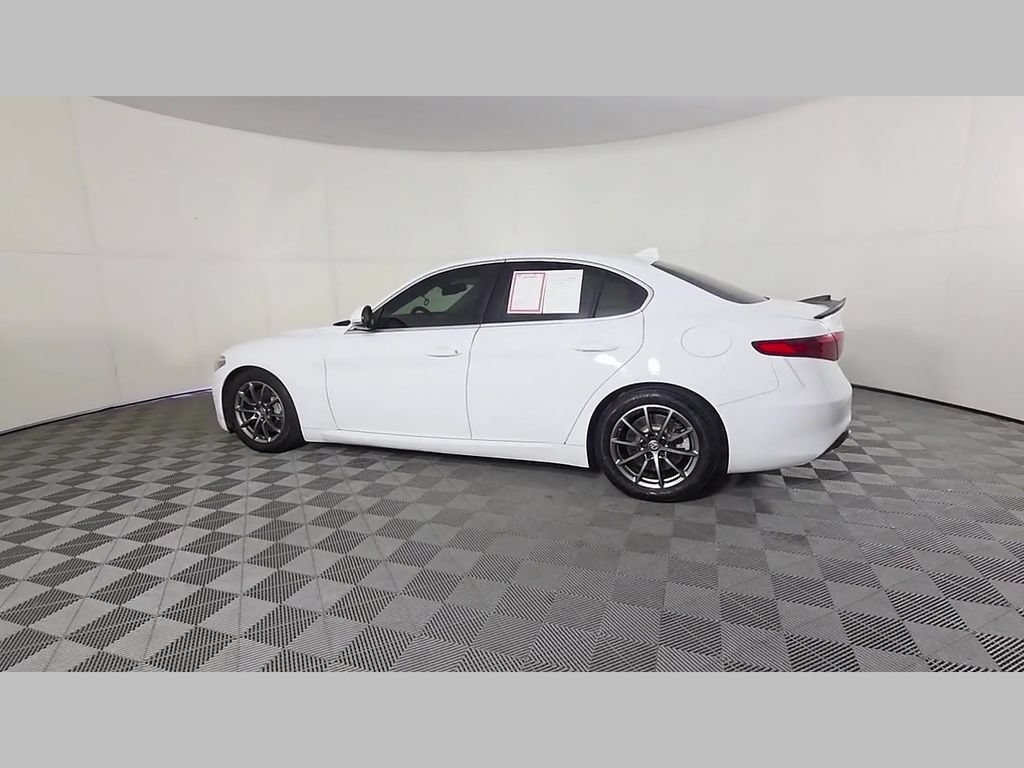Used 2020 Alfa Romeo Giulia RWD image 45
