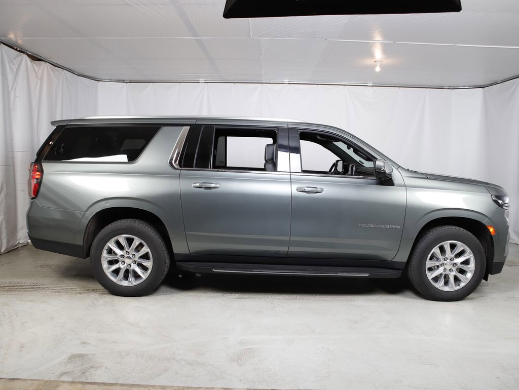 Used 2023 Chevrolet Suburban Premier image 2
