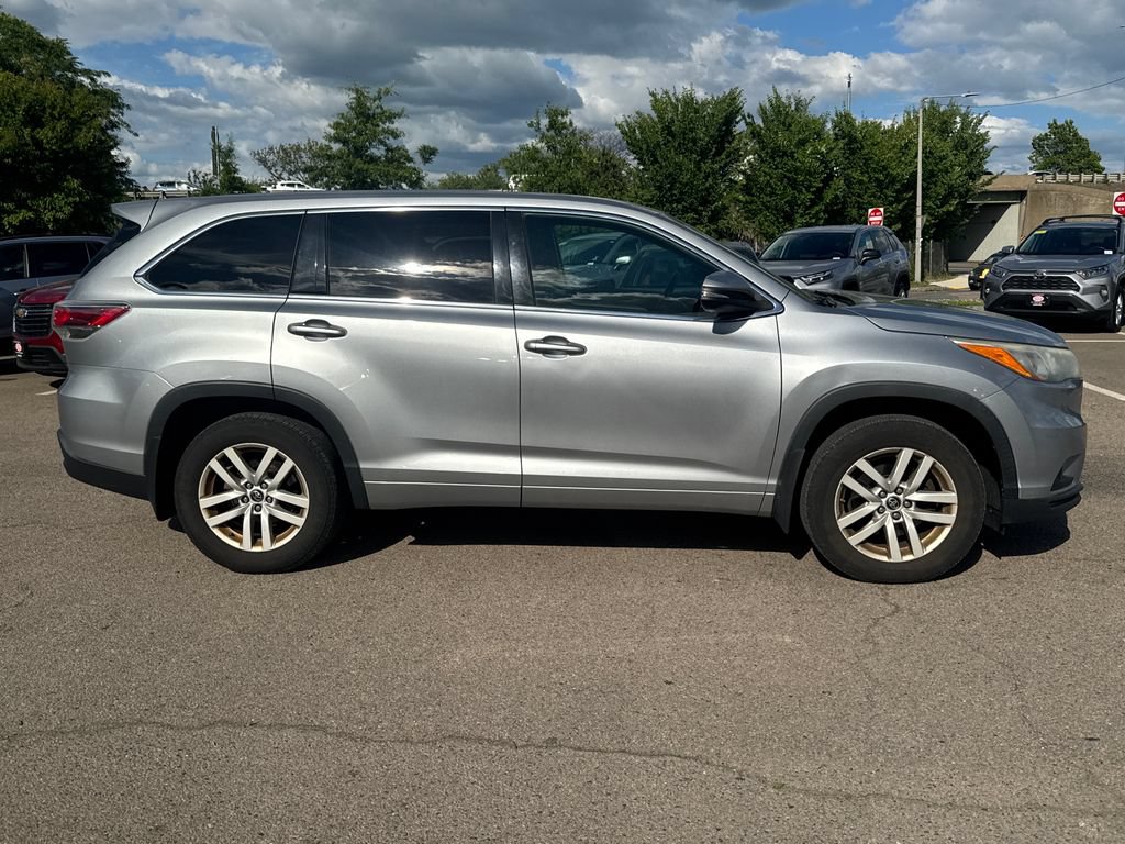Used 2016 Toyota Highlander LE AWD/4WD image 10