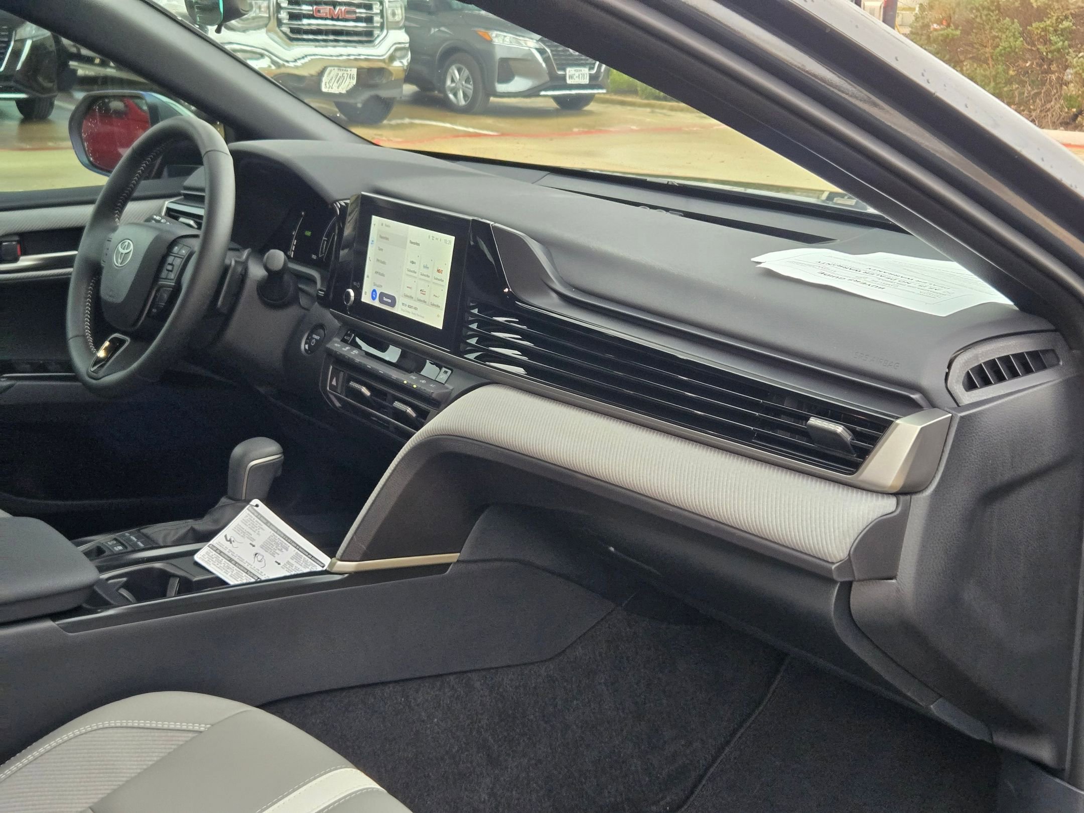 Used 2025 Toyota Camry SE image 30