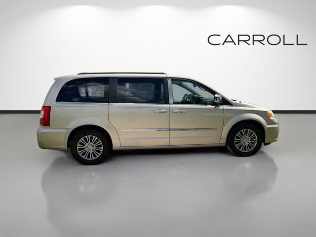 Used 2014 Chrysler Town & Country Touring-L FWD image 2