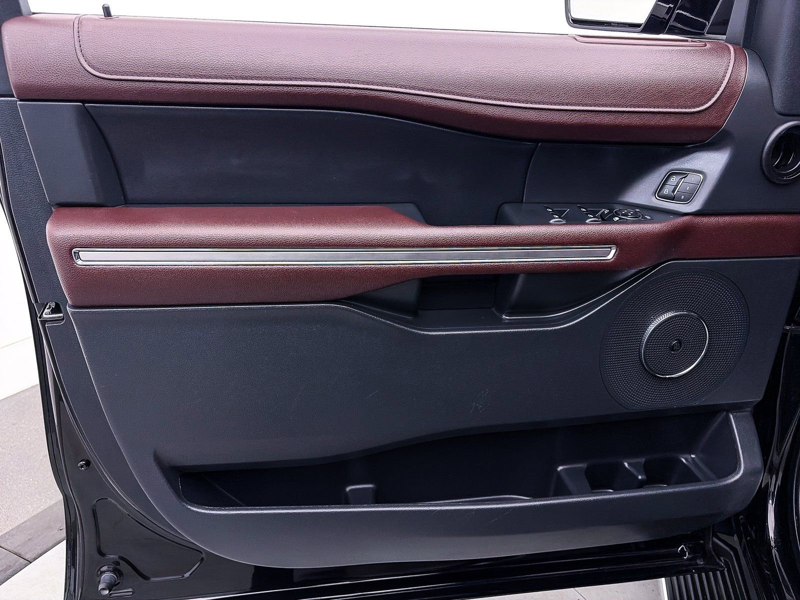 Used 2023 Ford Expedition Limited image 17