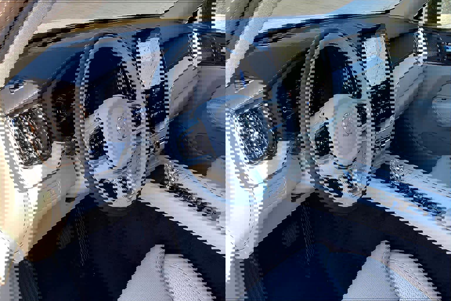 New 2026 Volvo XC60 T8 Ultra w/ Protection Package Premier image 8