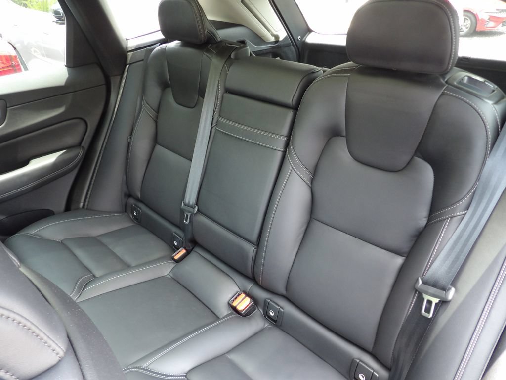 Certified 2022 Volvo XC60 B5 Inscription w/ Advanced Package AWD/4WD image 26