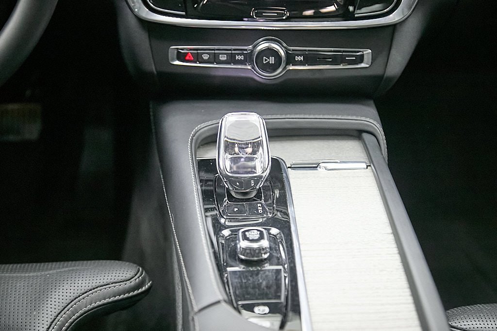 Certified 2024 Volvo V90 B6 Cross Country Ultimate image 33