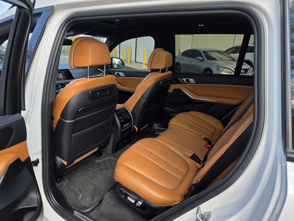 Used 2022 BMW X7 xDrive40i w/ M Sport Package image 25
