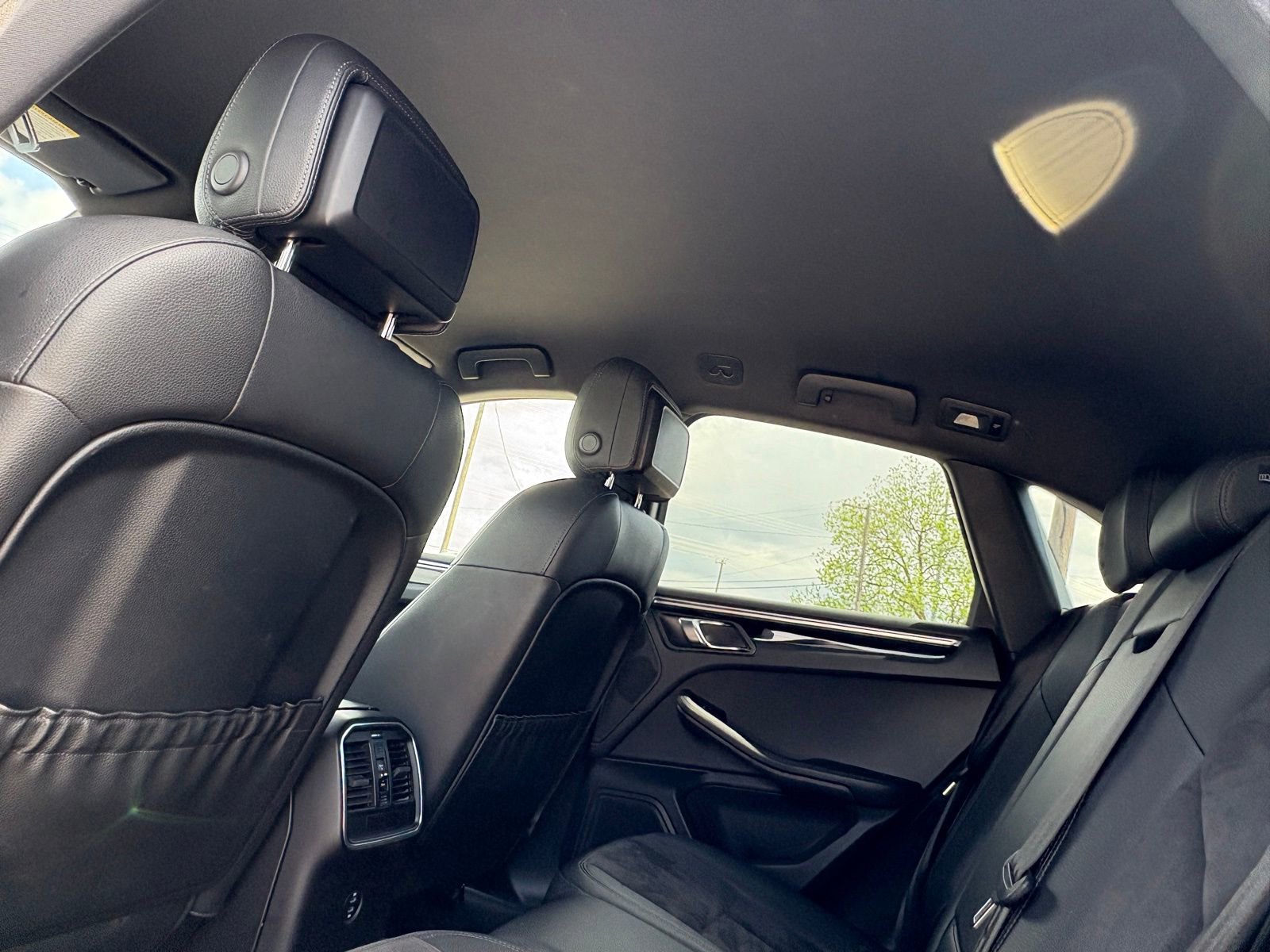 Used 2020 Porsche Macan image 38