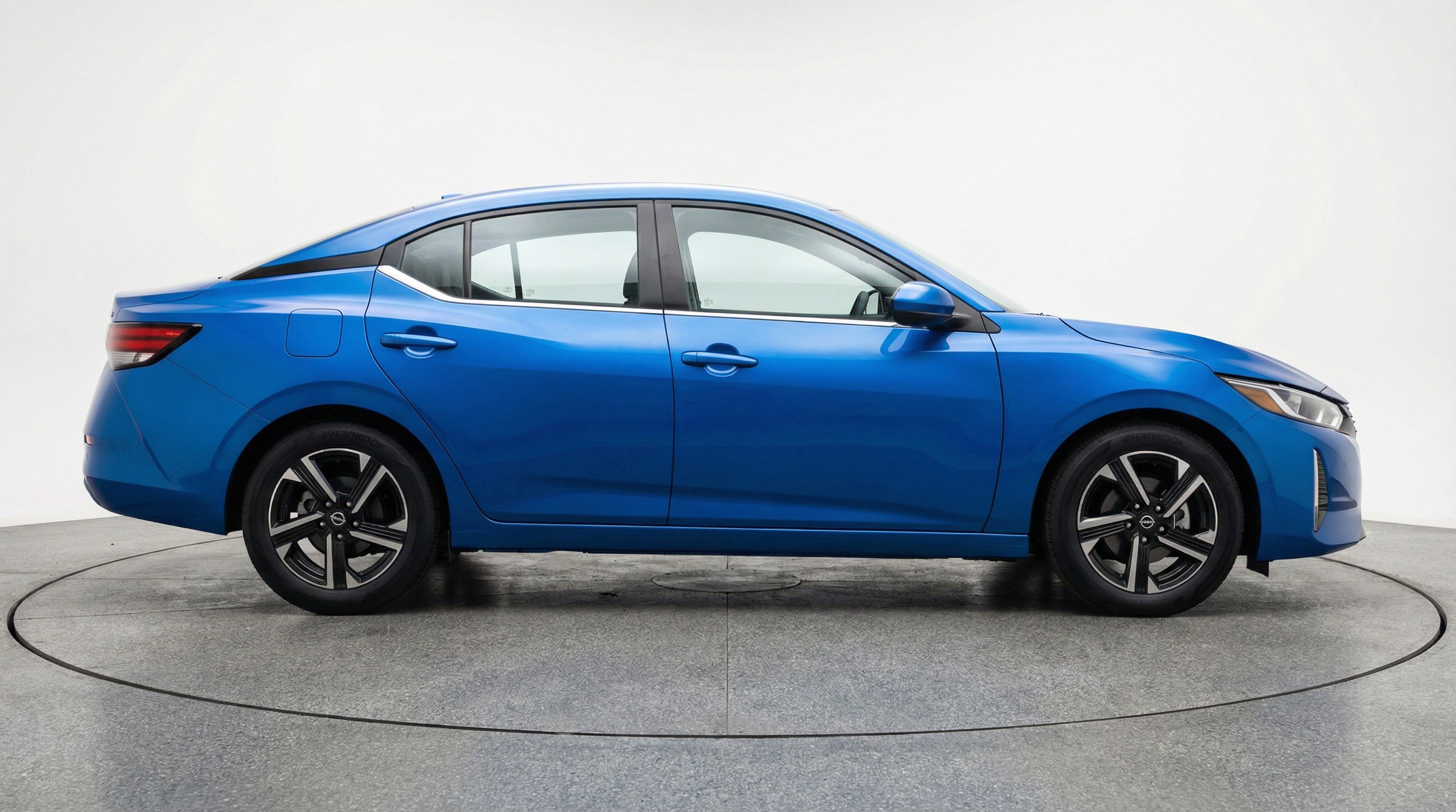 Used 2025 Nissan Sentra SV FWD image 11