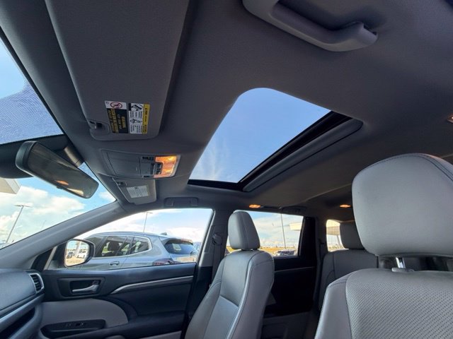 Used 2017 Toyota Highlander Limited FWD image 24