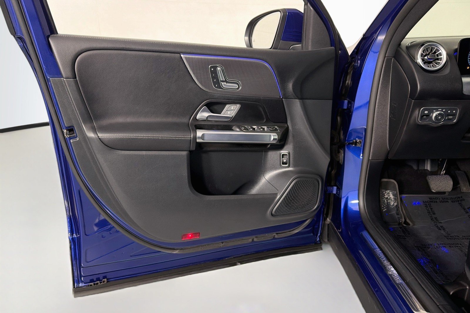 Used 2022 Mercedes-Benz GLB 250 image 20