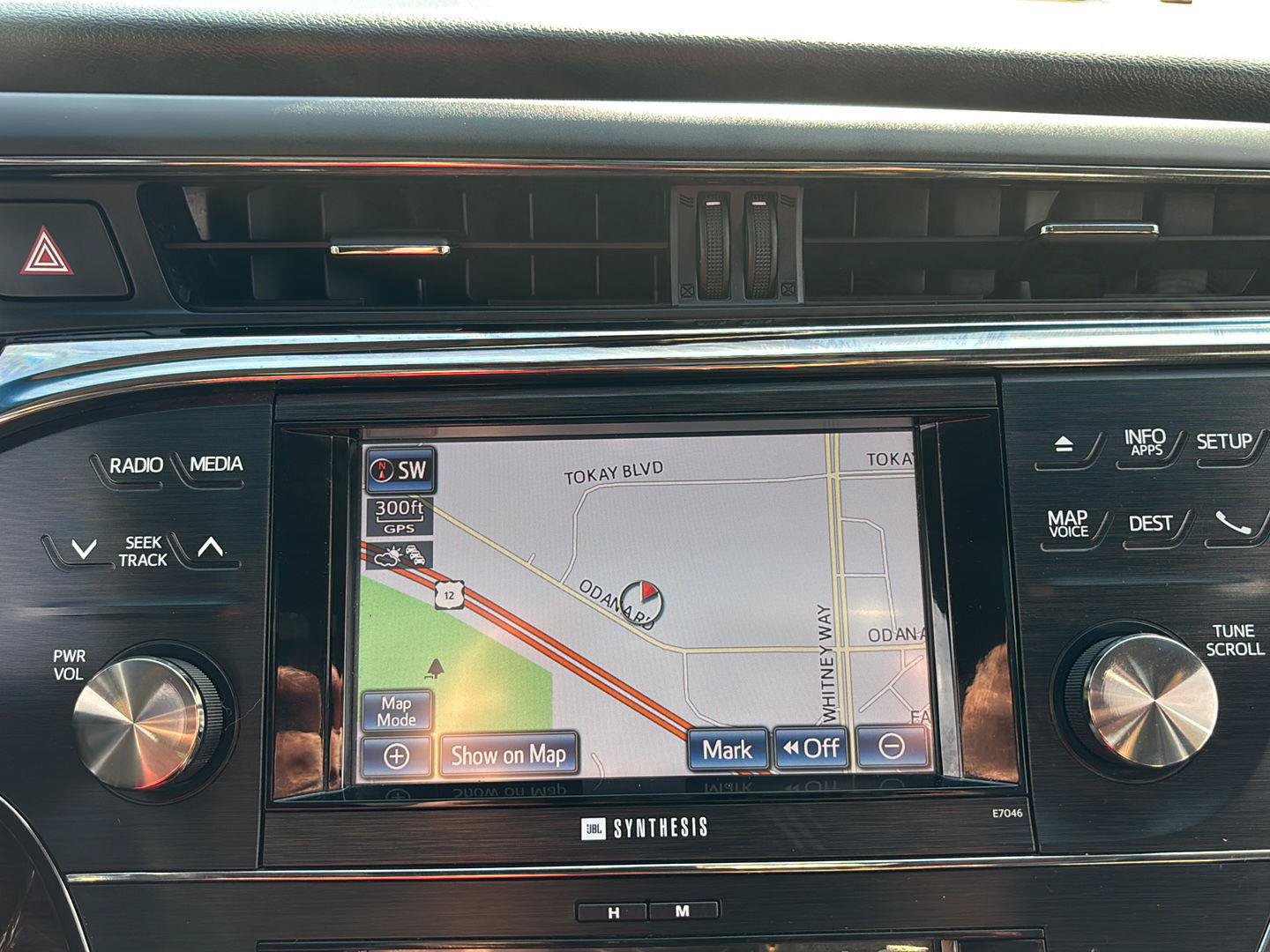 Used 2013 Toyota Avalon Limited w/ Technology Pkg FWD image 30
