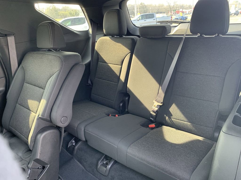 Used 2025 Chevrolet Traverse LT image 25
