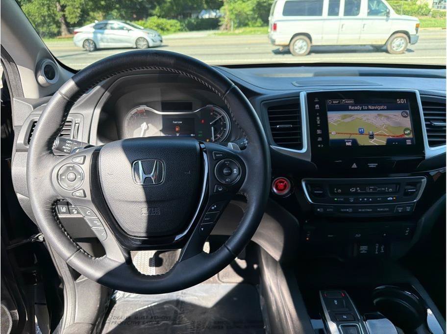 Used 2017 Honda Pilot Touring image 16