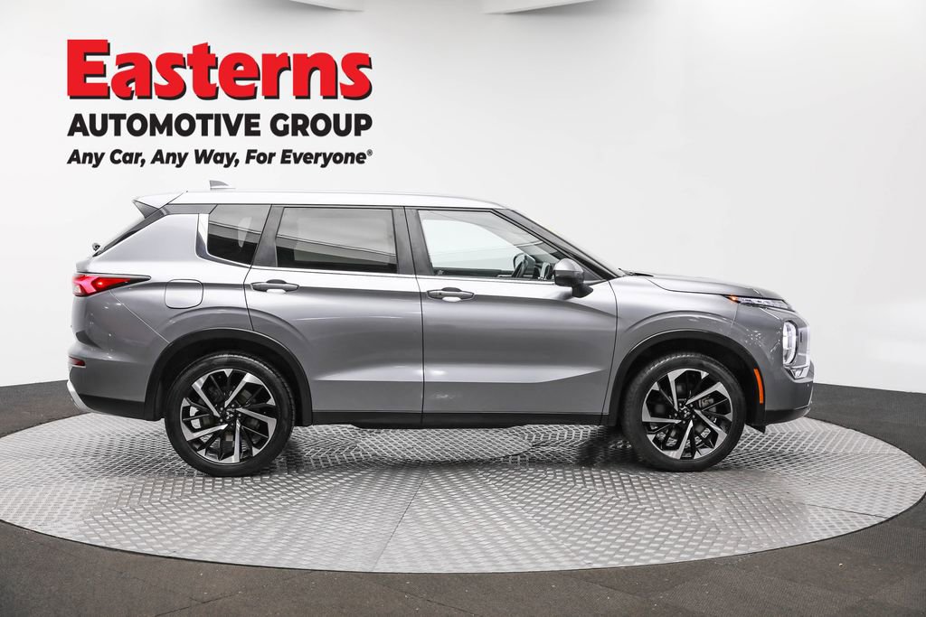 Used 2024 Mitsubishi Outlander SE image 4