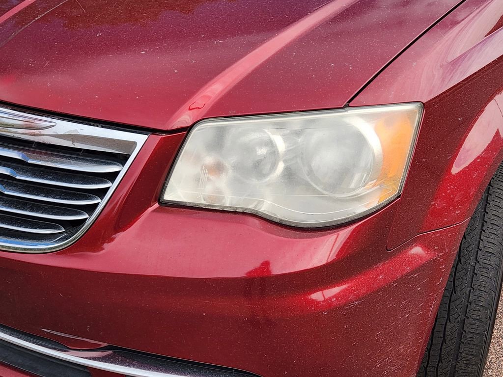 Used 2014 Chrysler Town & Country Touring FWD image 20