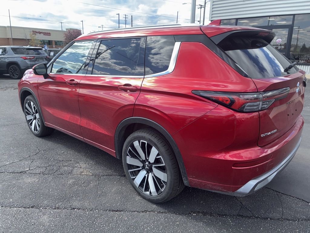 Used 2025 Mitsubishi Outlander AWD image 8