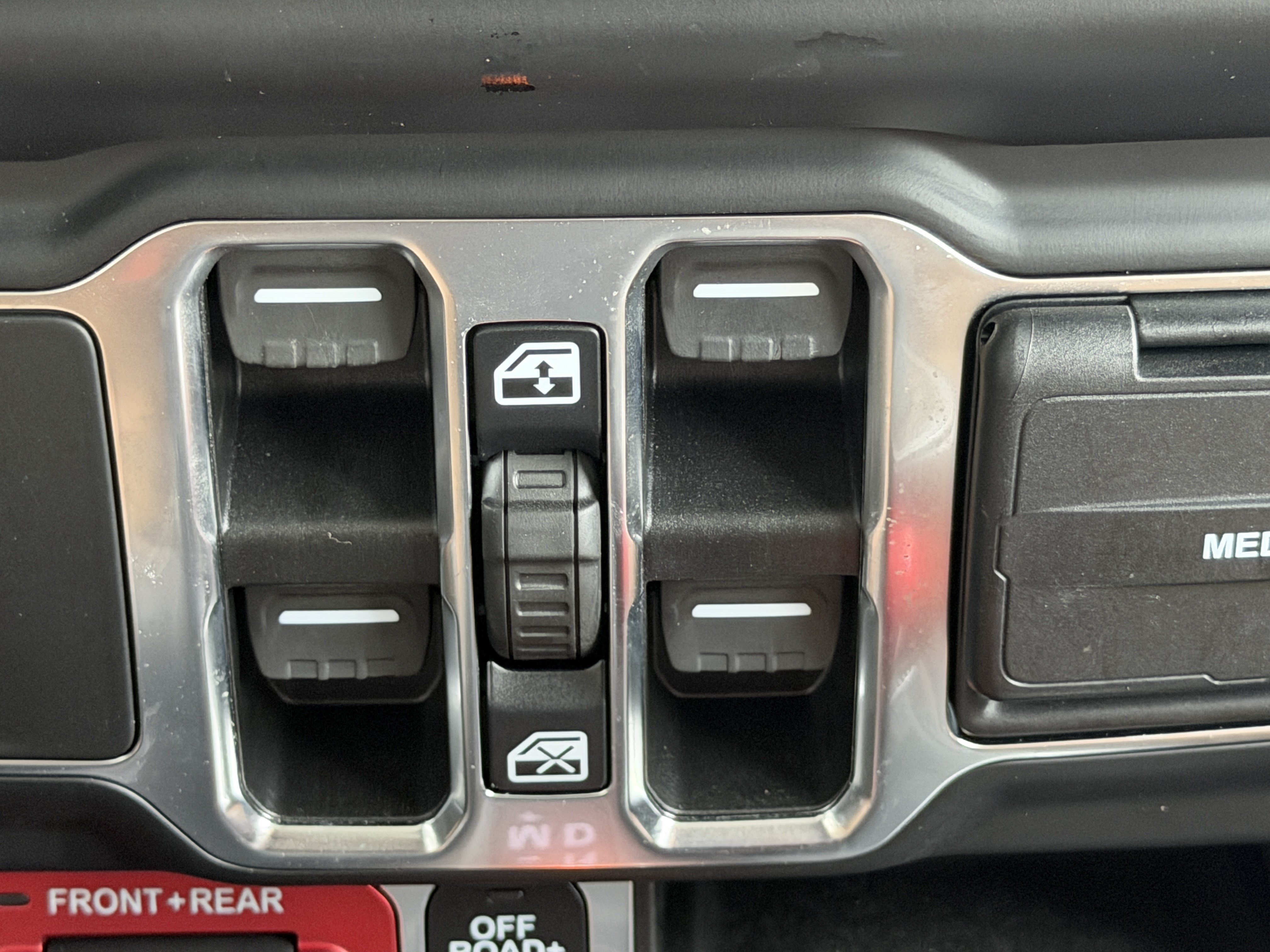 Used 2021 Jeep Gladiator Rubicon AWD/4WD image 11