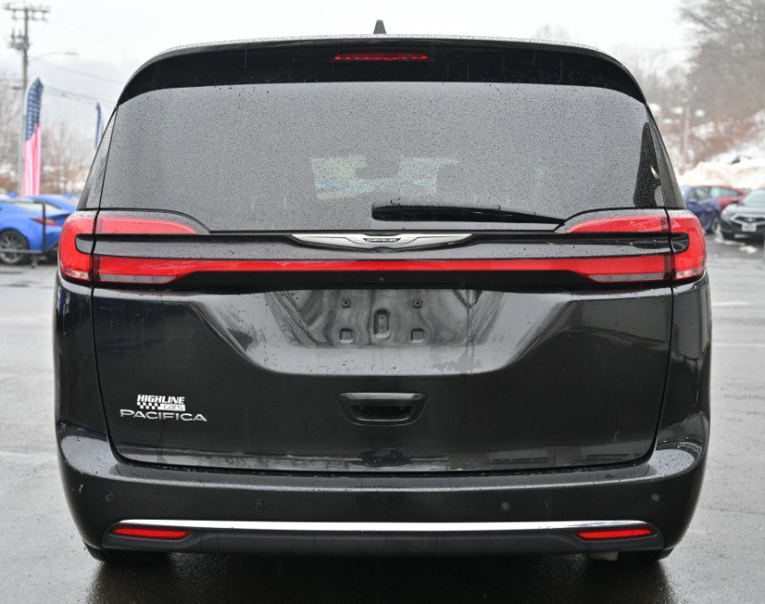 Used 2023 Chrysler Pacifica Touring-L FWD image 4