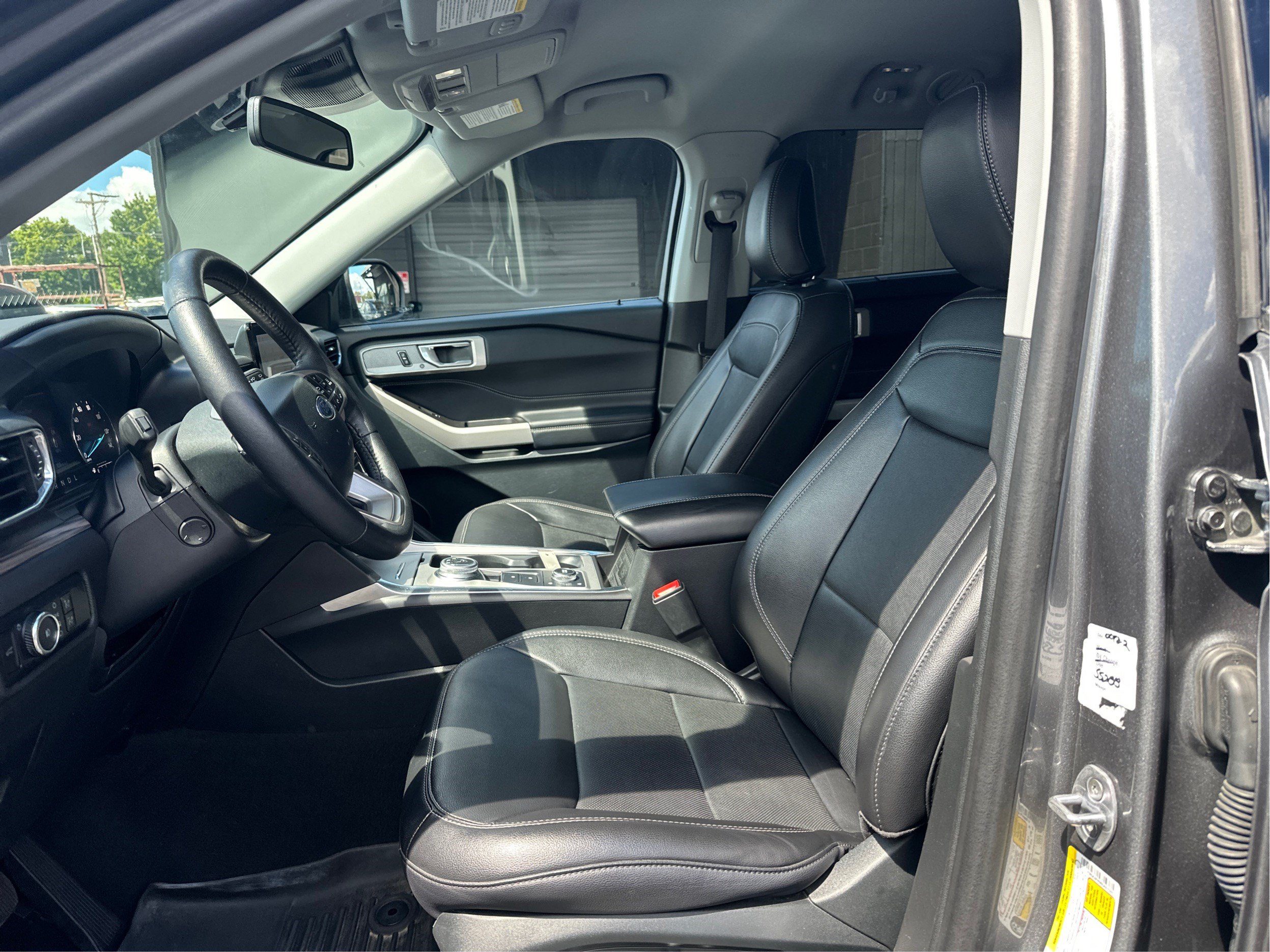 Used 2024 Ford Explorer Limited AWD/4WD image 9