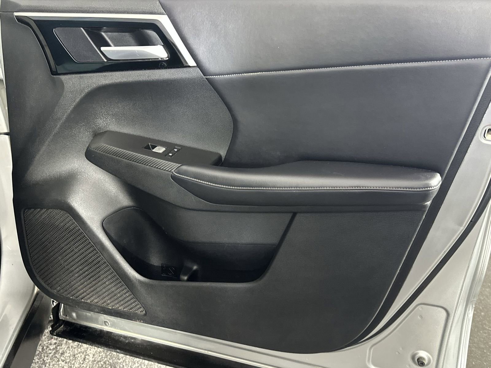 Used 2023 Mitsubishi Outlander SE AWD/4WD image 30