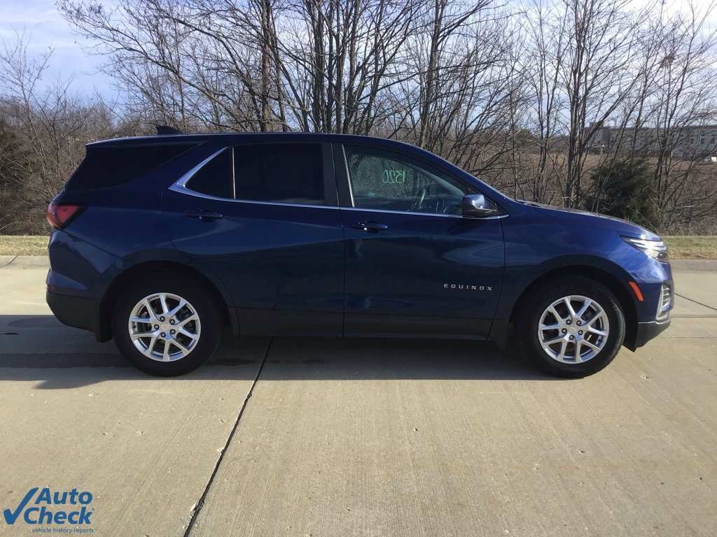 Used 2023 Chevrolet Equinox LT image 2