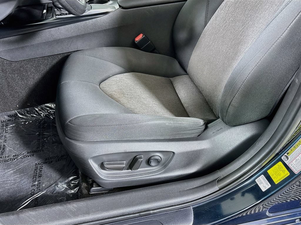 Used 2020 Toyota Camry LE FWD image 19