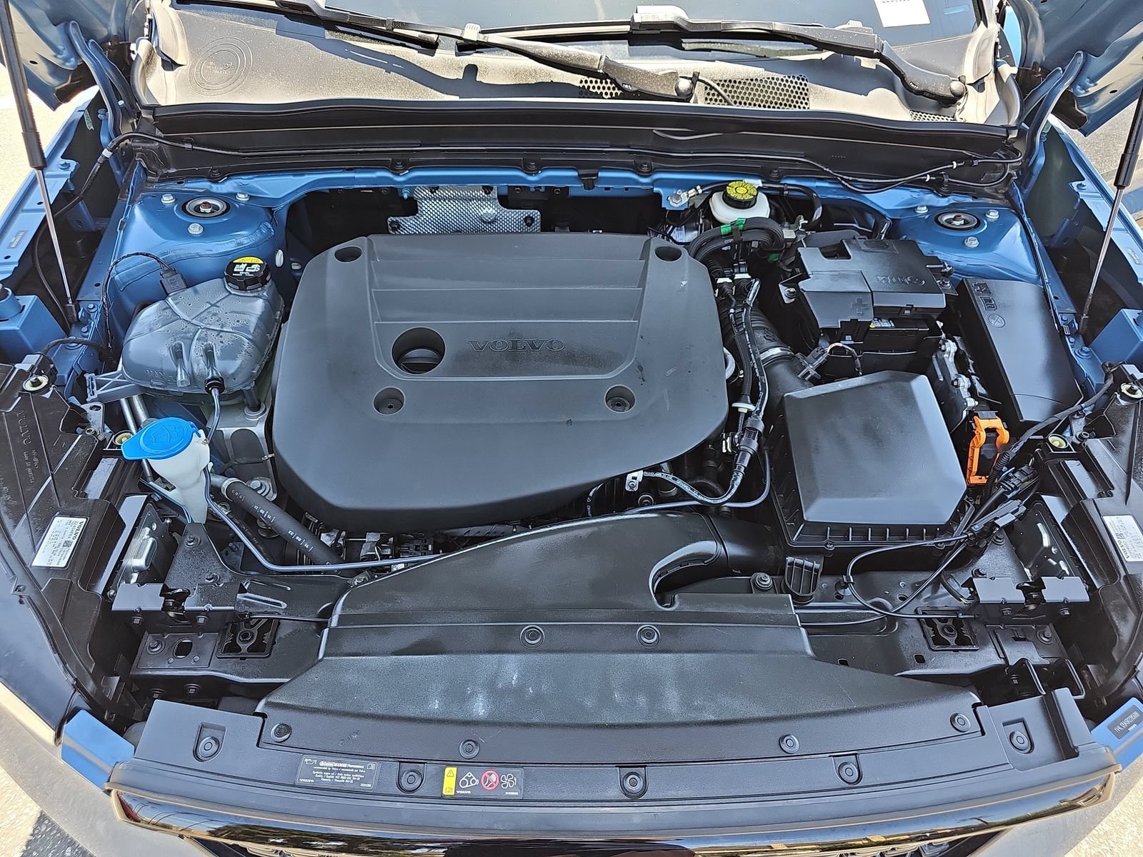 Used 2024 Volvo XC40 B5 Core AWD/4WD image 30