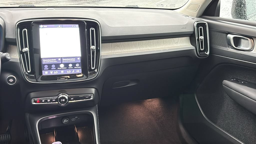 Used 2023 Volvo XC40 B5 Plus w/ Climate Package AWD/4WD image 8
